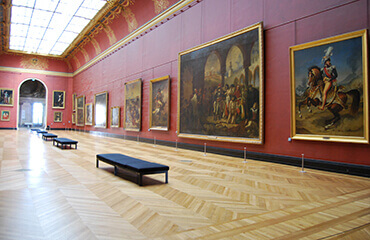 Visiting the Louvre alone